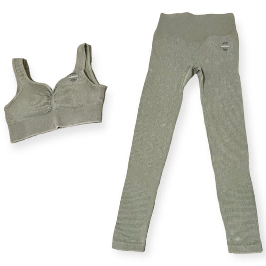 Women’s Yoga Outfit